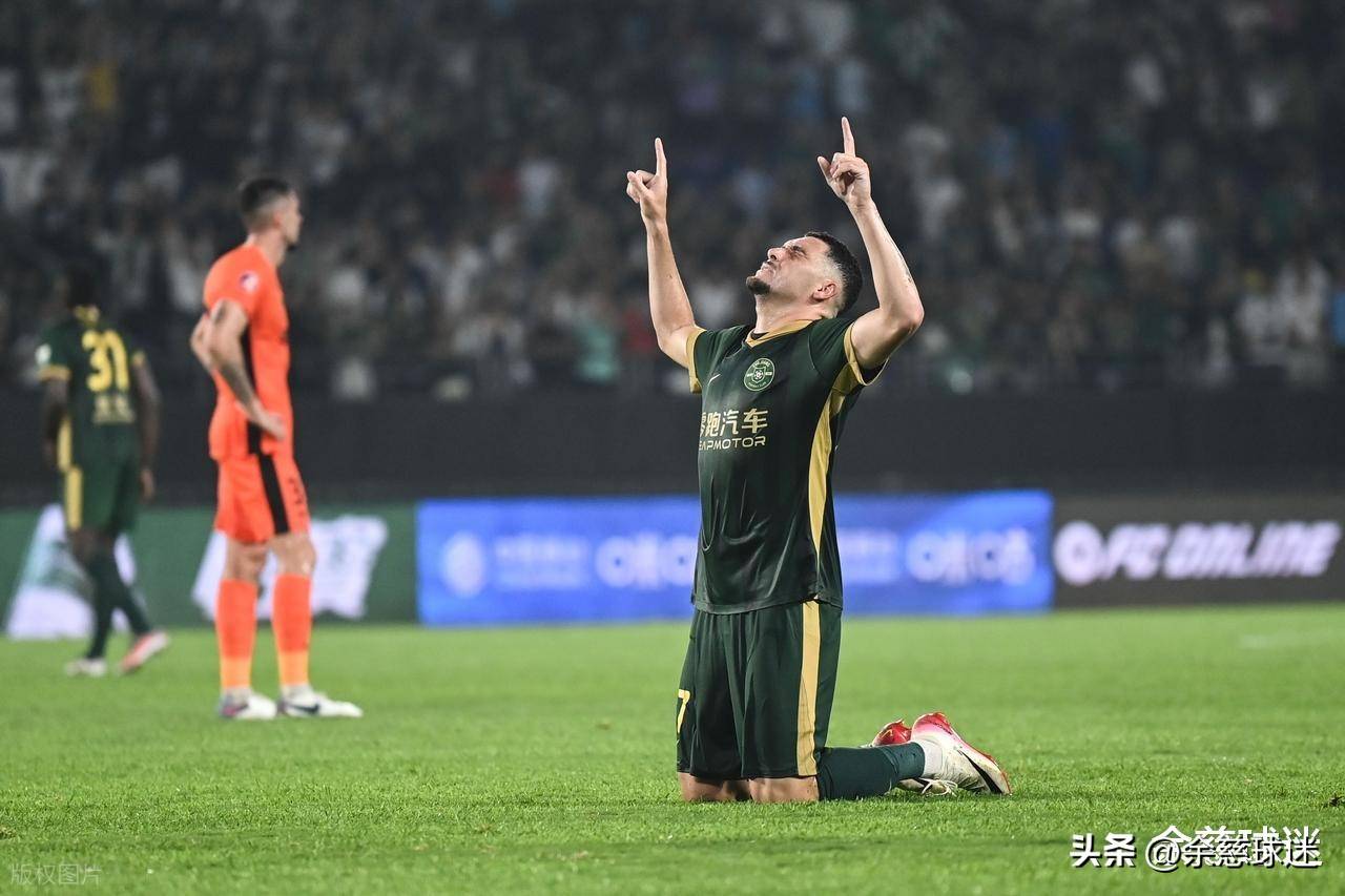 中超-米特里策双响亚戈替补首秀破门浙江3-1逆转玉昆(山东泰山国安比赛判罚)